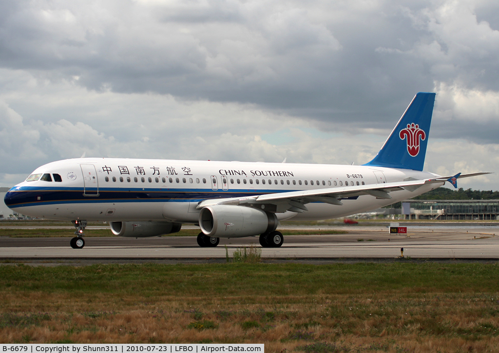 B-6679, 2010 Airbus A320-214 C/N 4370, Delivery day...