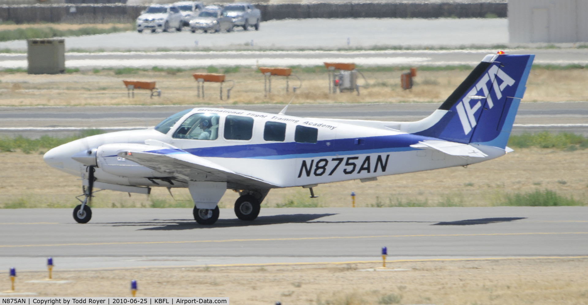 N875AN, 1993 Beech 58 Baron C/N TH-1682, learning to fly at Bakersfield