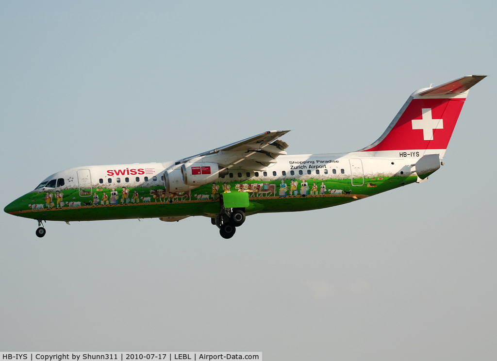 HB-IYS, 2001 British Aerospace Avro 146-RJ100 C/N E3381, Landing rwy 25R in special Zurich promoting c/s