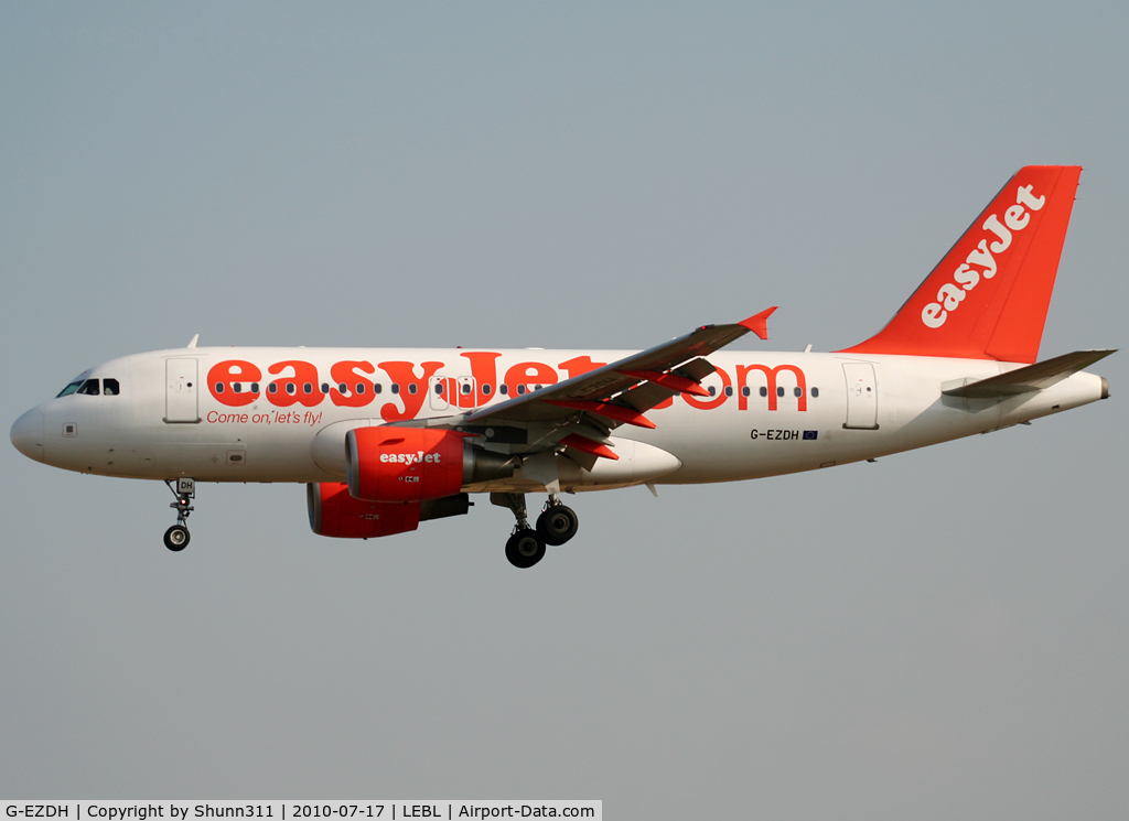 G-EZDH, 2008 Airbus A319-111 C/N 3466, Landing rwy 25R