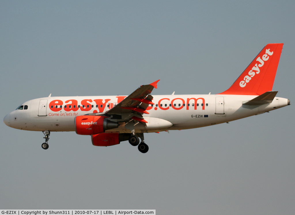 G-EZIX, 2005 Airbus A319-111 C/N 2605, Landing rwy 25R