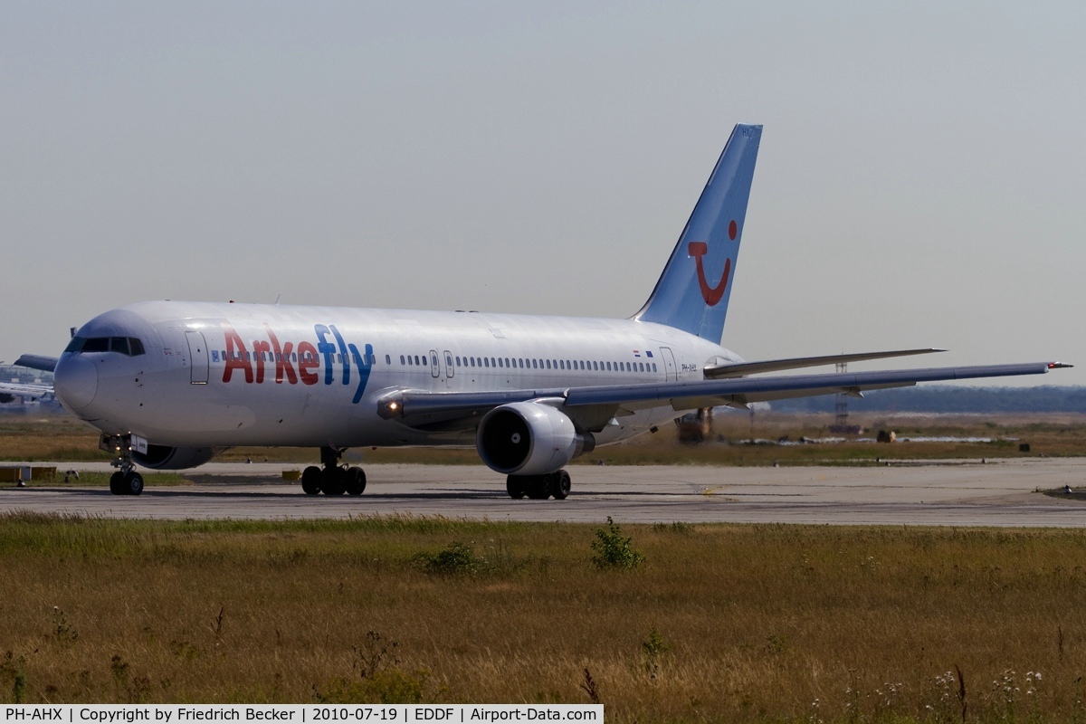 PH-AHX, 1990 Boeing 767-383 C/N 24847, line up for departure