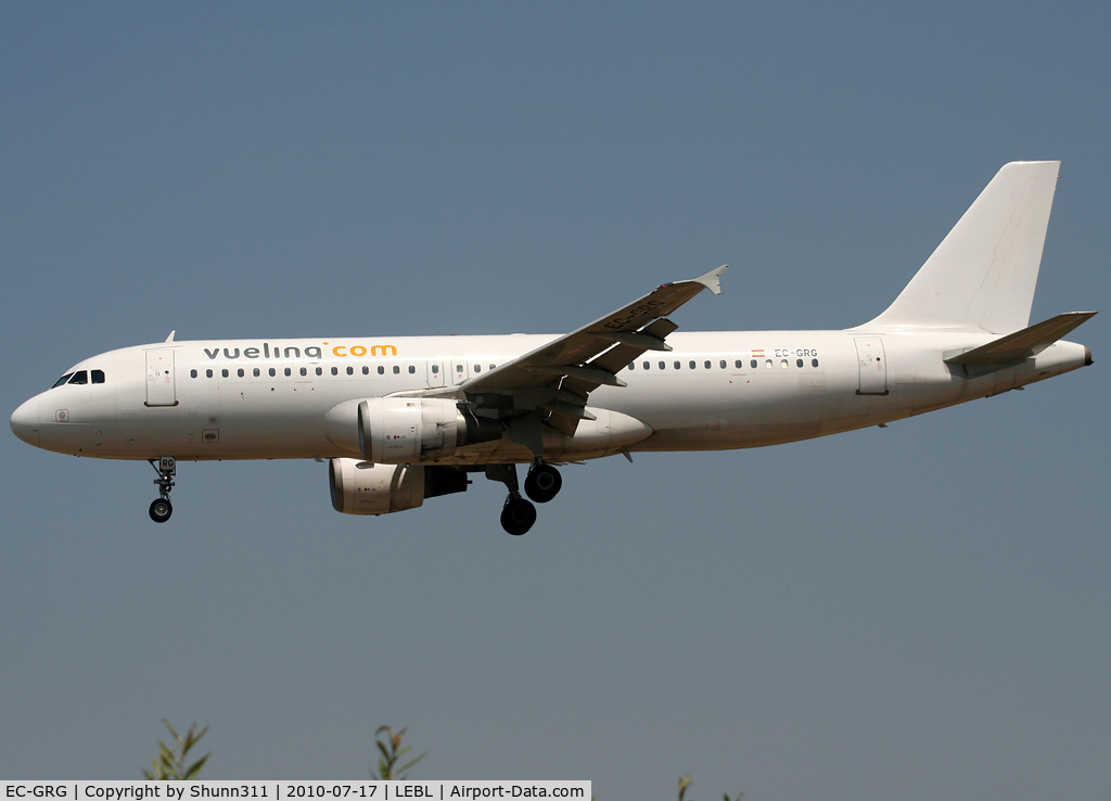 EC-GRG, 1990 Airbus A320-211 C/N 143, Landing rwy 25R