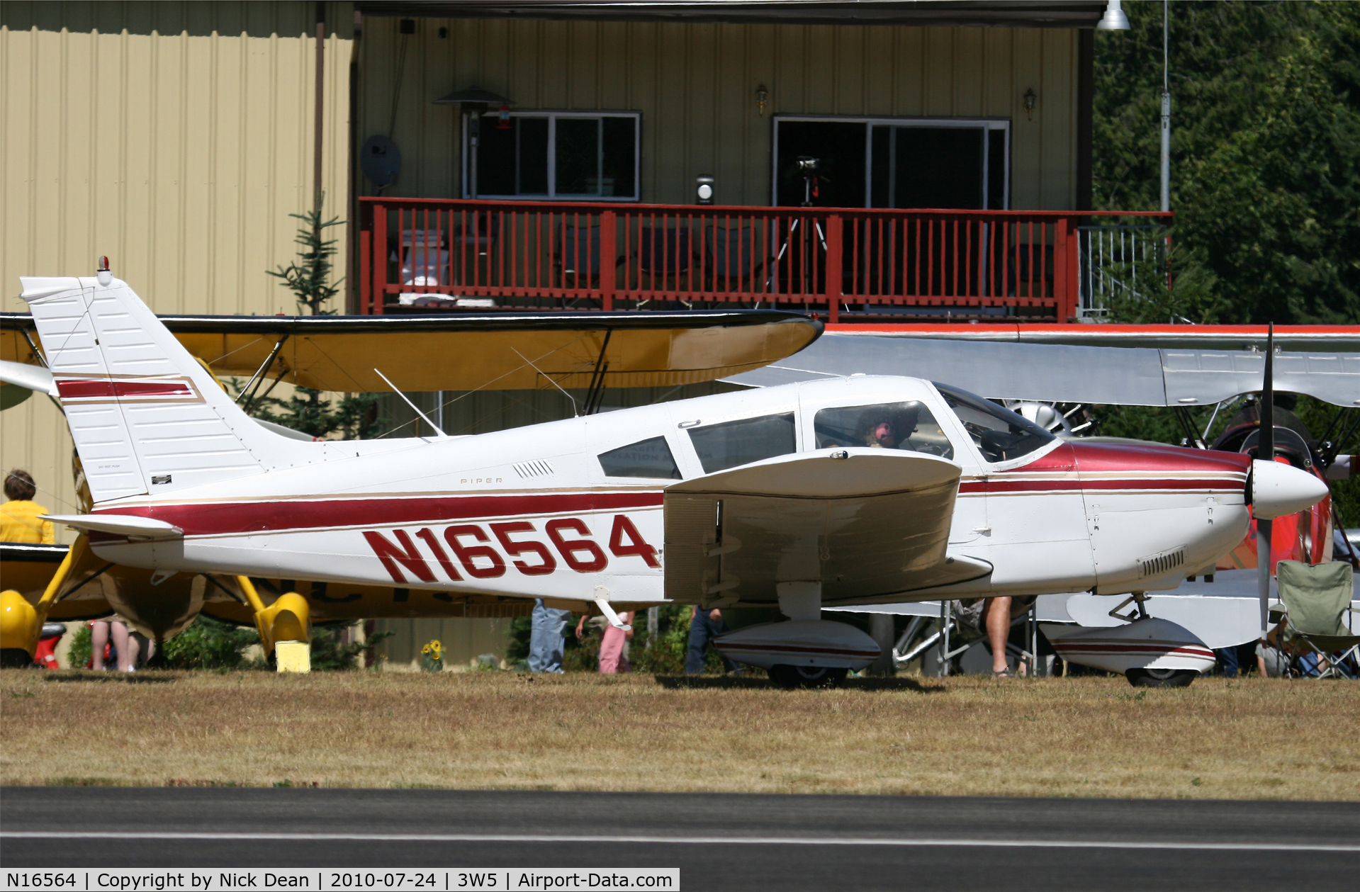 N16564, 1973 Piper PA-28-180 C/N 28-7305285, 3W5