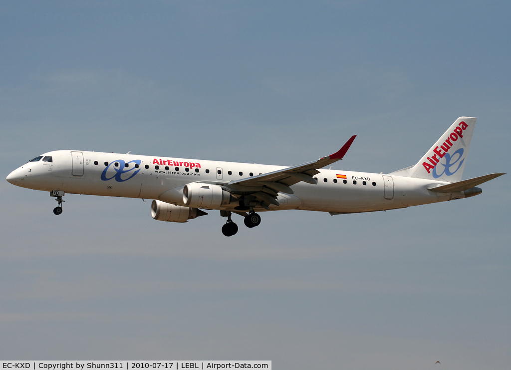 EC-KXD, 2009 Embraer 195LR (ERJ-190-200LR) C/N 19000244, Landing rwy 25R