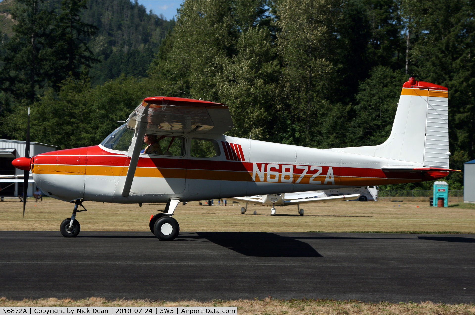 N6872A, 1956 Cessna 172 C/N 28972, 3W5