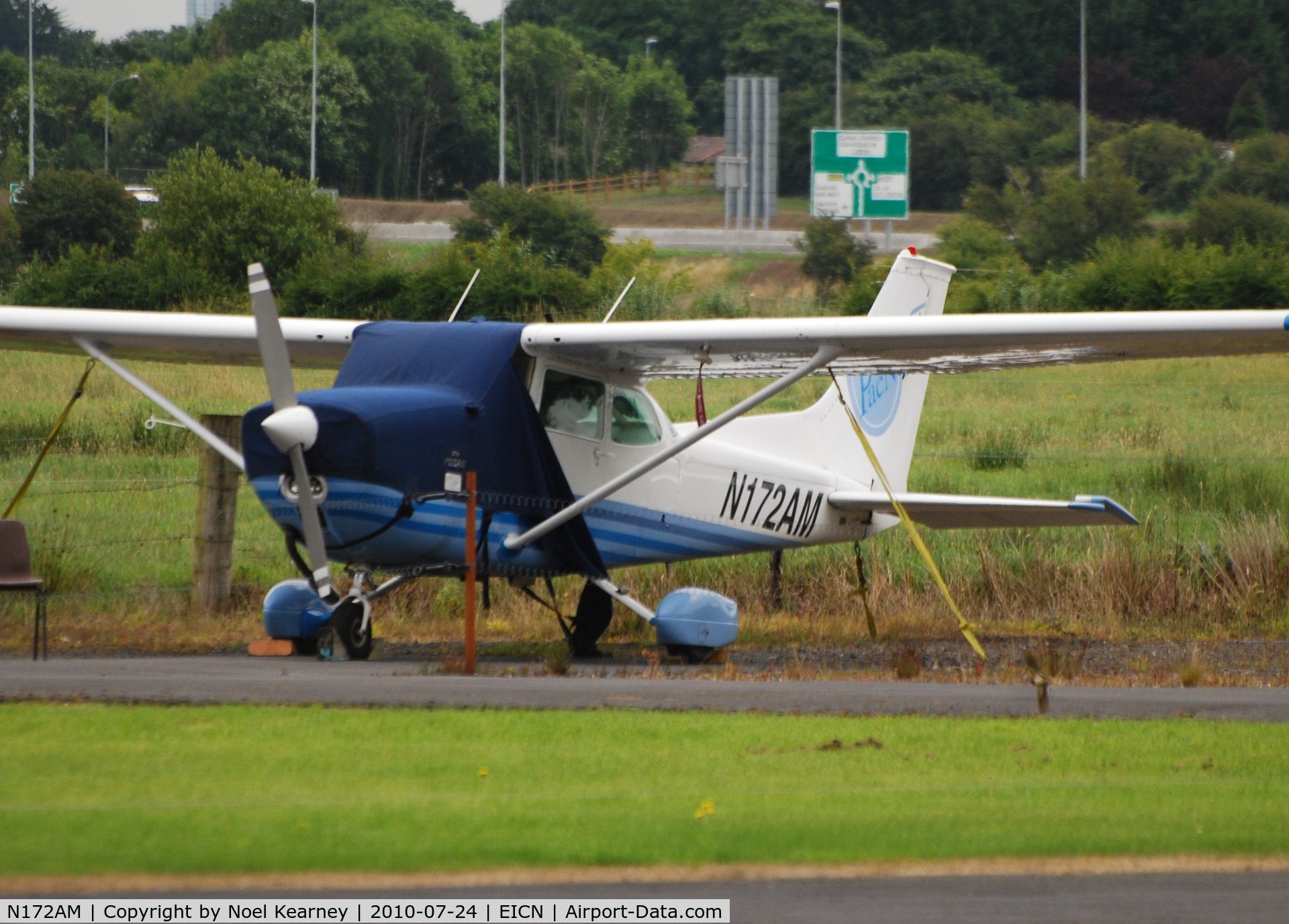N172AM, 1975 Cessna 172M C/N 17264993, Well-secured against the North Atlantic weather.