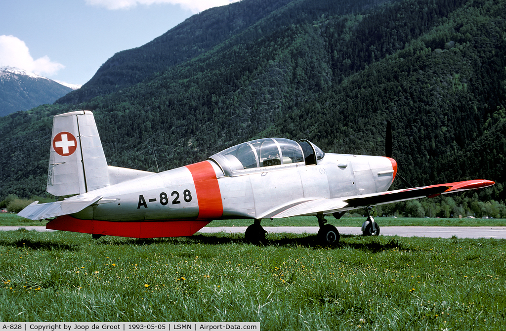 A-828, Pilatus P3-05 C/N 466-15, This P-3 was photographed during the last ever Wiederholungskurs at Raron. It was used for light liaison work.