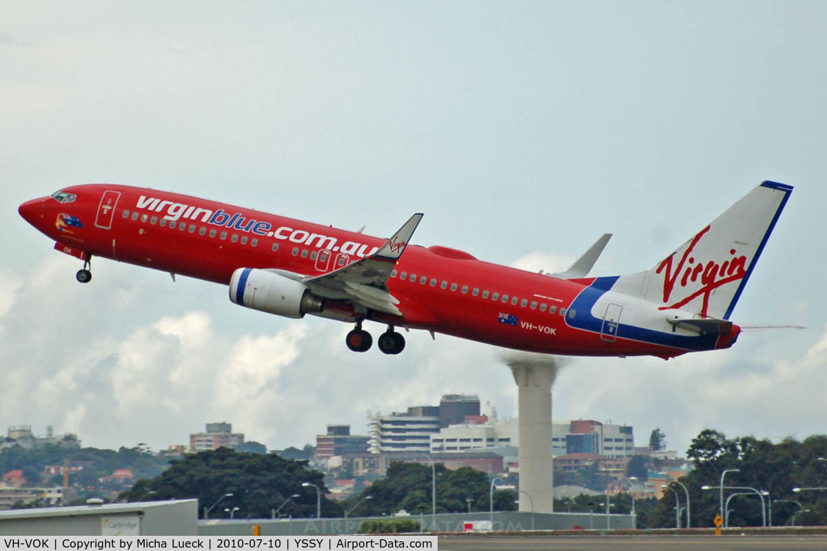VH-VOK, 2003 Boeing 737-8FE C/N 33758, At Sydney