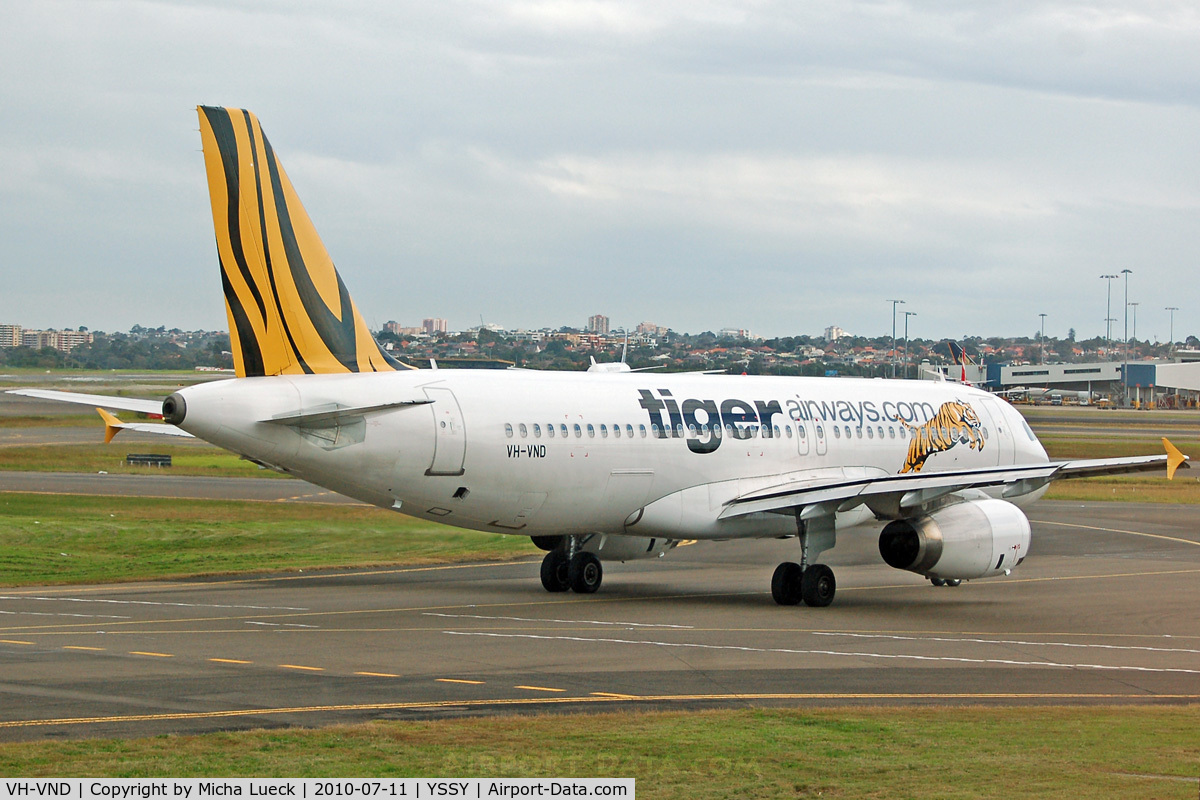 VH-VND, 2007 Airbus A320-232 C/N 3296, At Sydney