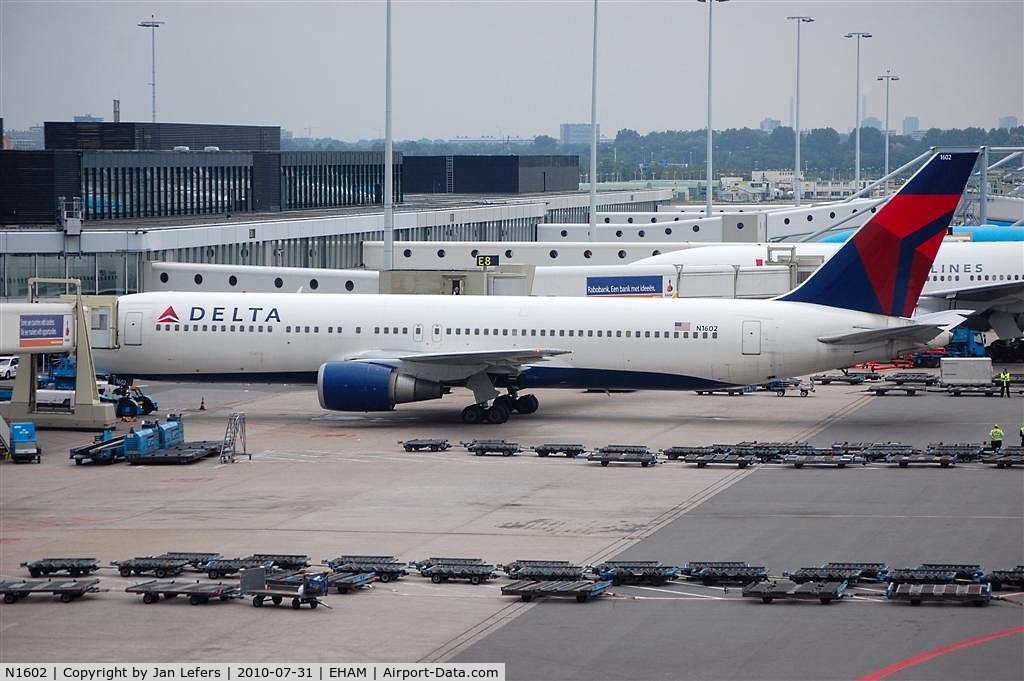 N1602, 1999 Boeing 767-332 C/N 29694, Delta Airlines