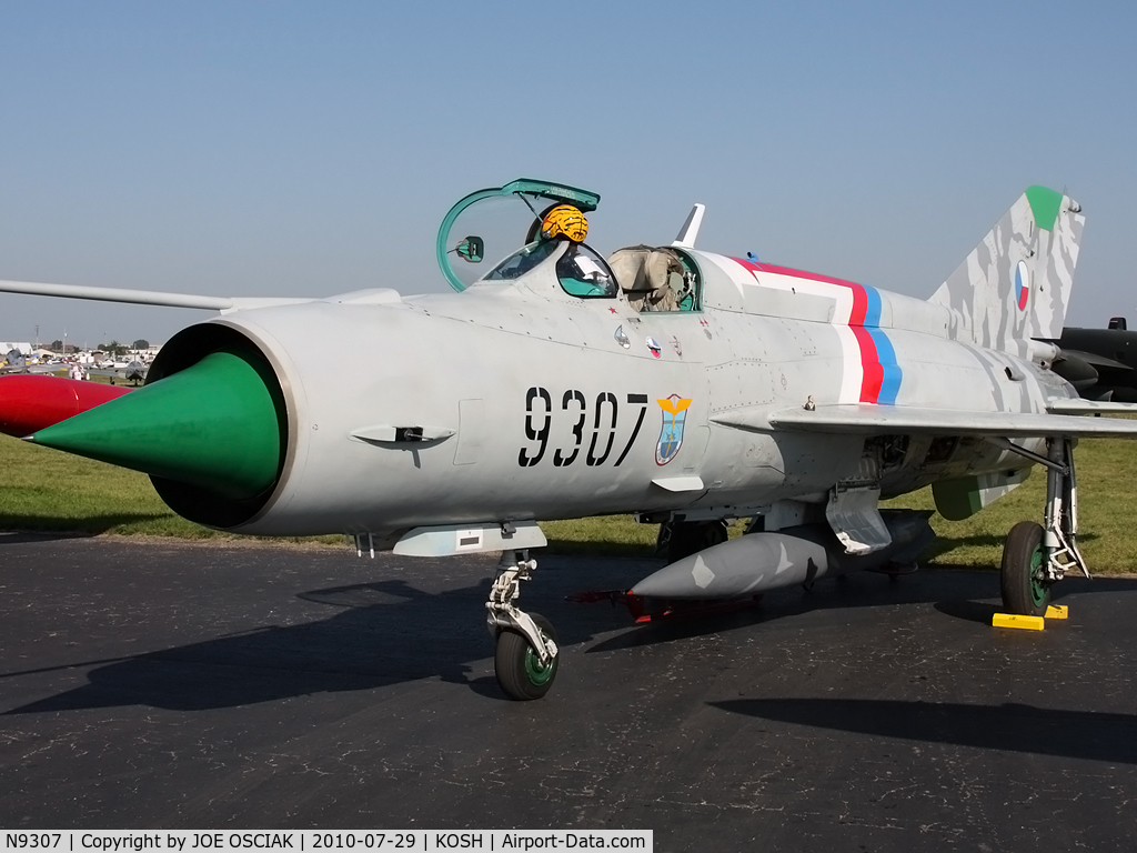 N9307, 1975 Mikoyan-Gurevich MiG-21MF C/N 96004307, @KOSH