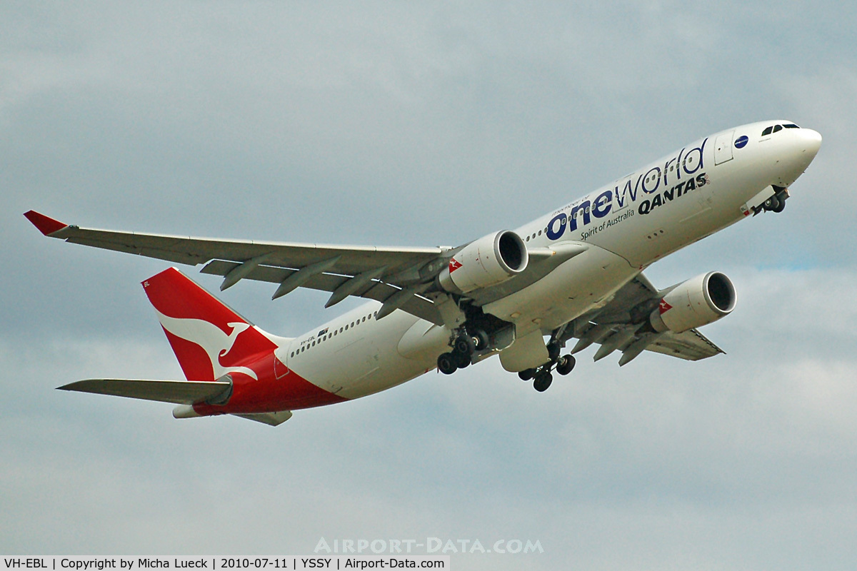 VH-EBL, 2008 Airbus A330-203 C/N 976, At Sydney