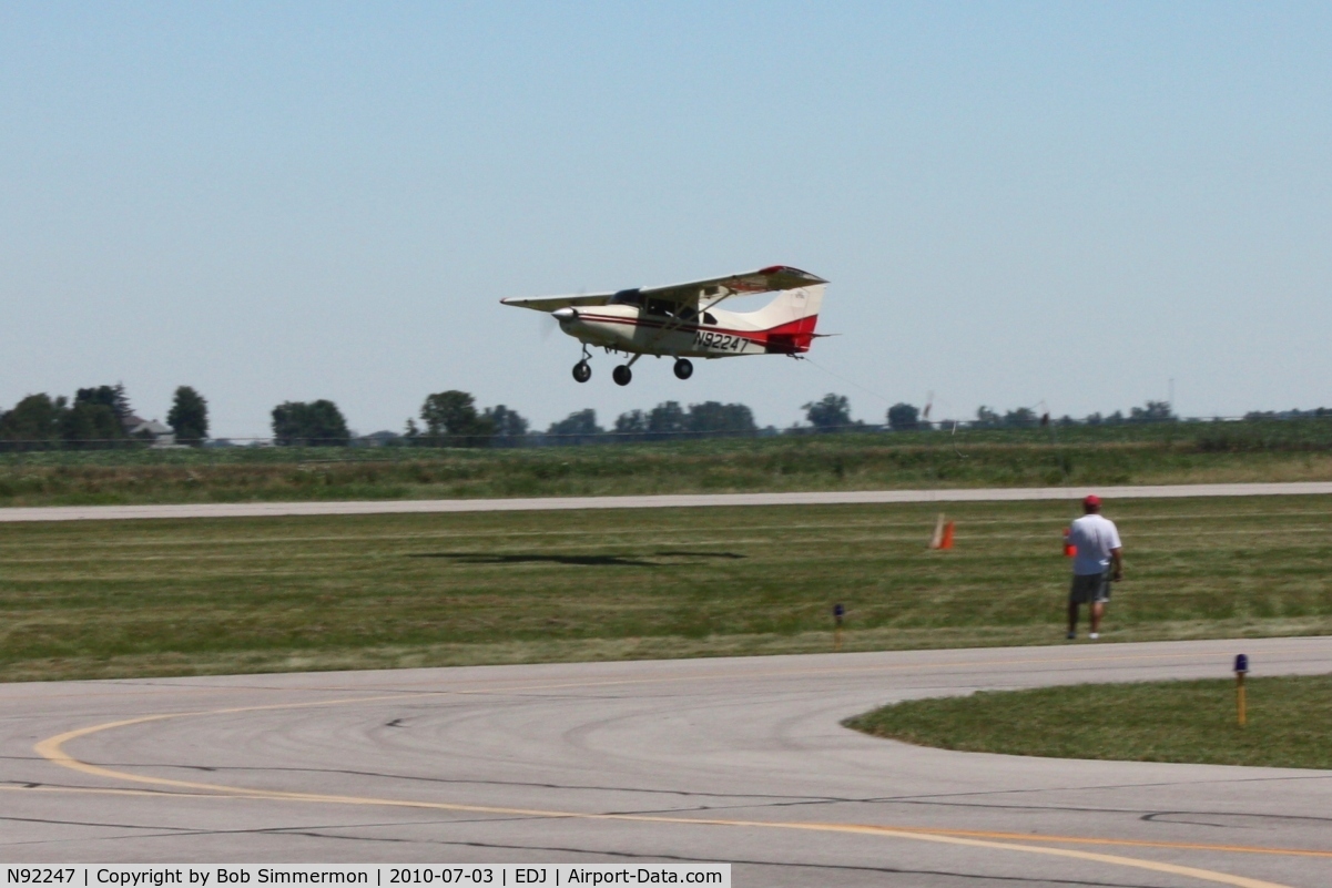 N92247, Maule MXT-7-180 Star Rocket C/N 14022C, Making a pass to hook a banner during the Bellefontaine air show.