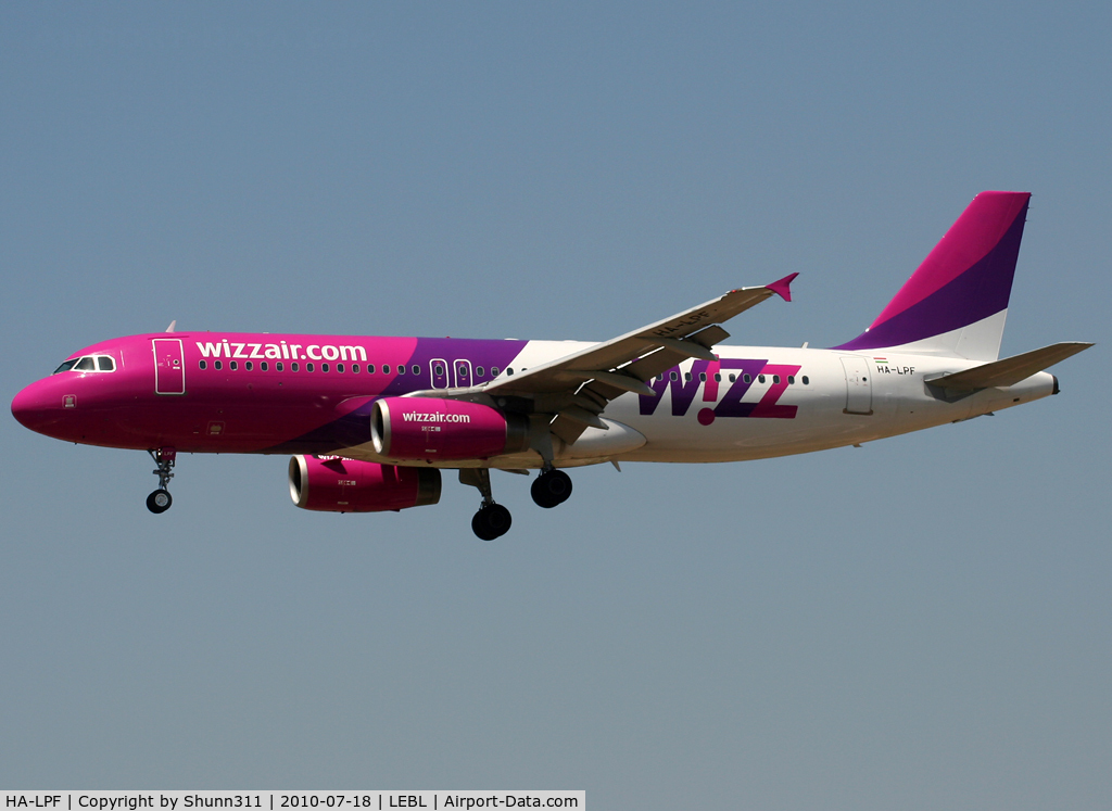 HA-LPF, 2002 Airbus A320-233 C/N 1834, Landing rwy 25R