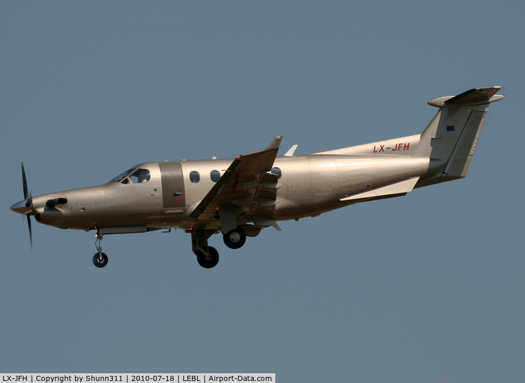 LX-JFH, 2003 Pilatus PC-12/45 C/N 522, Landing rwy 25R