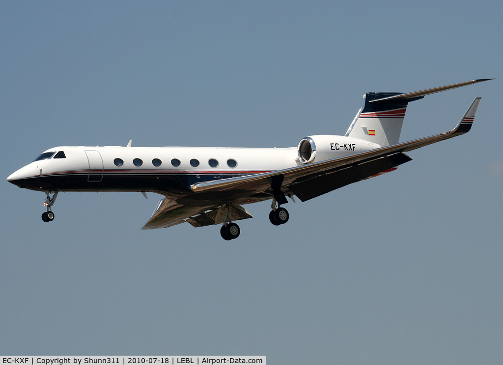 EC-KXF, 2008 Gulfstream Aerospace GV-SP (G550) C/N 5203, Landing rwy 25R