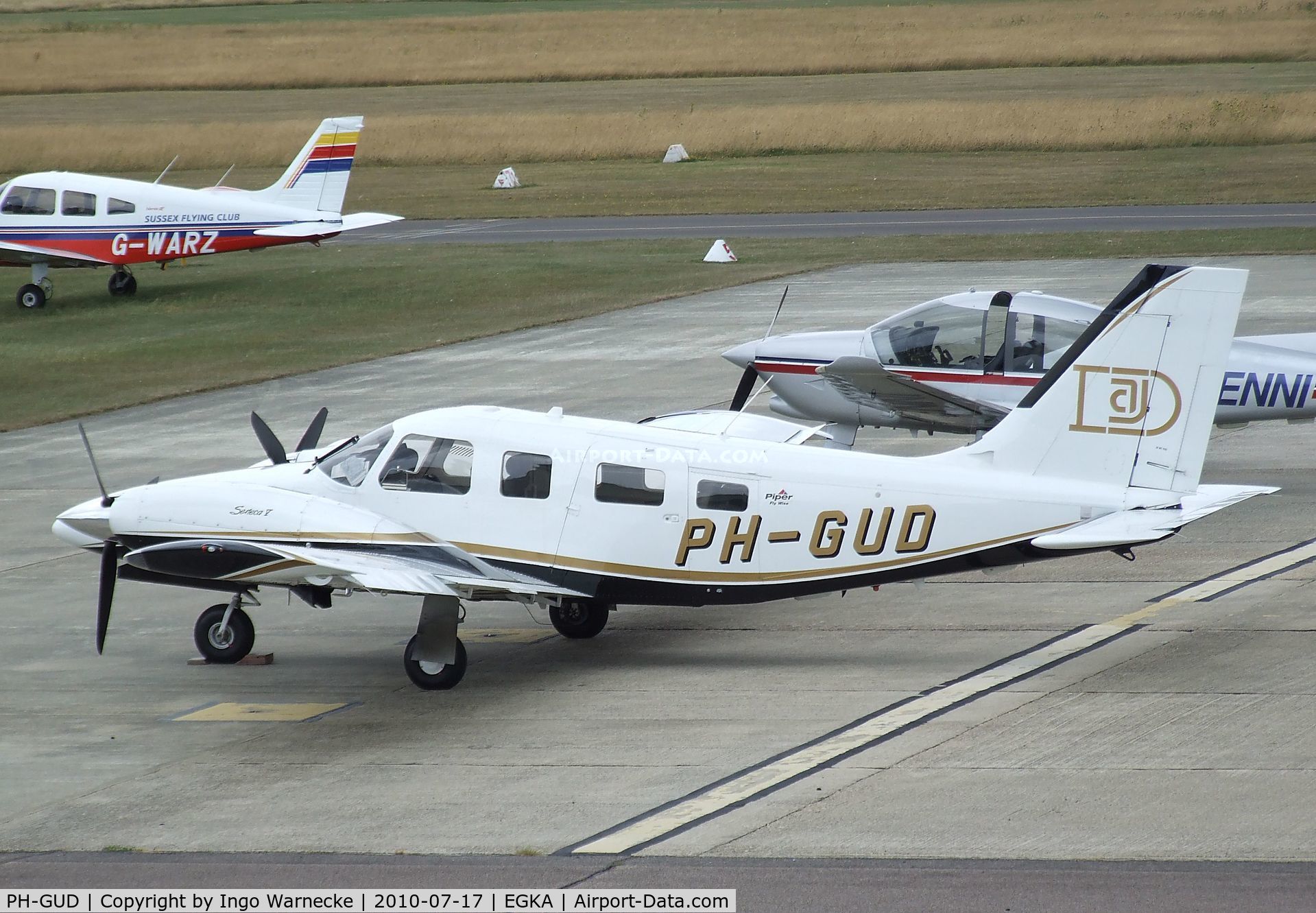 PH-GUD, Piper PA-34-220T V C/N 3449374, Piper PA-34-220T Seneca V at Shoreham airport