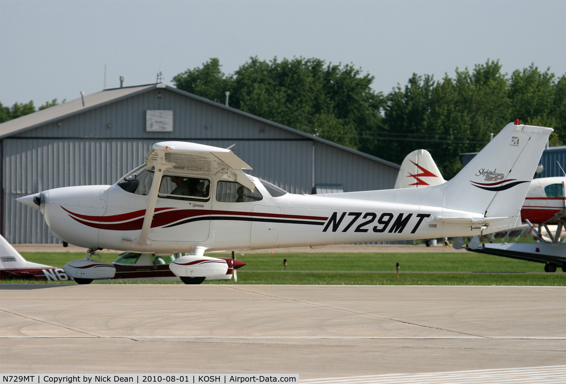 N729MT, 1999 Cessna 172S C/N 172S8272, KOSH