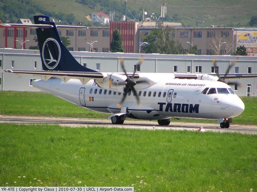 YR-ATE, 1998 ATR 42-500 C/N 596, Taxi for takeoff to OTP