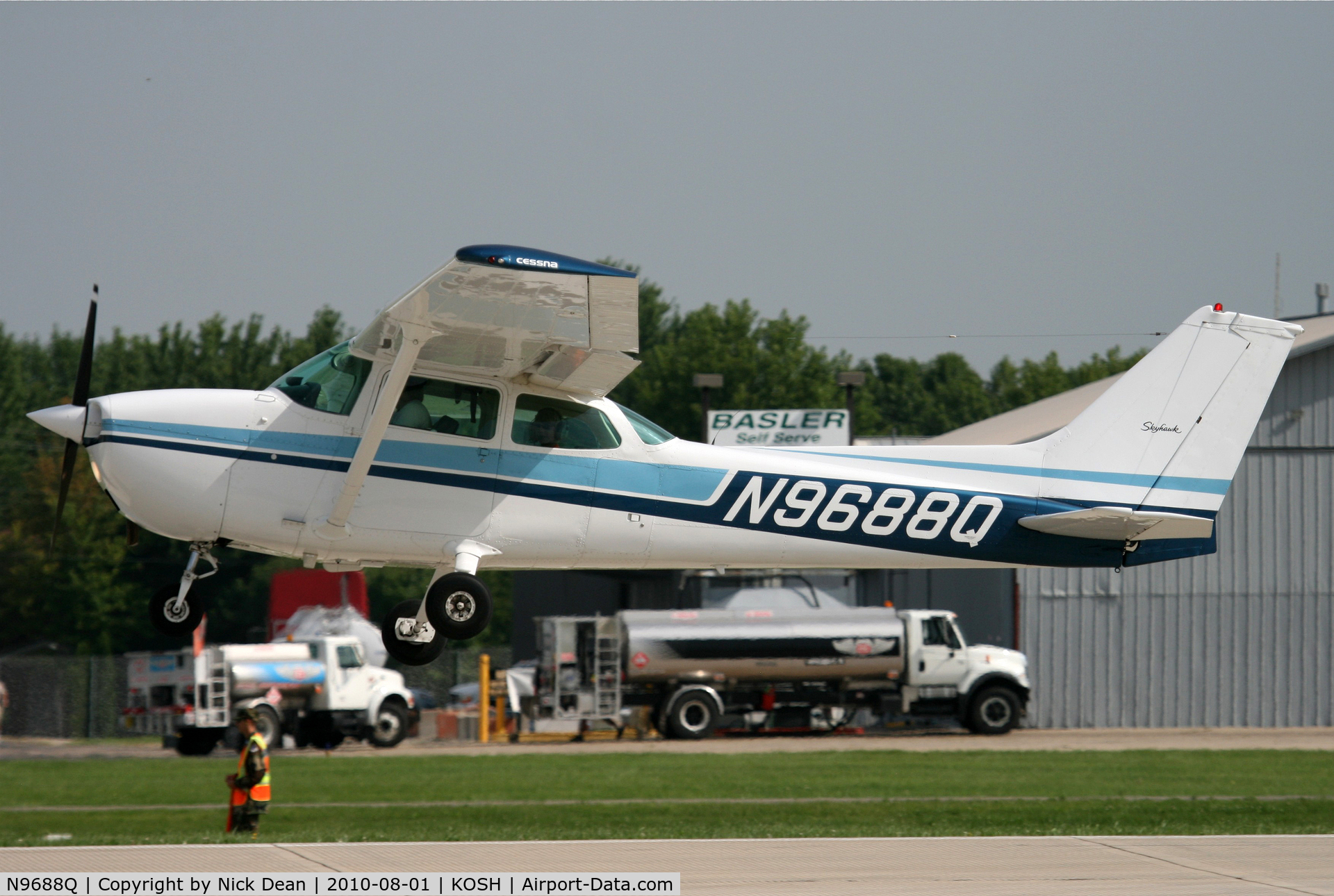 N9688Q, 1975 Cessna 172M C/N 17265772, KOSH