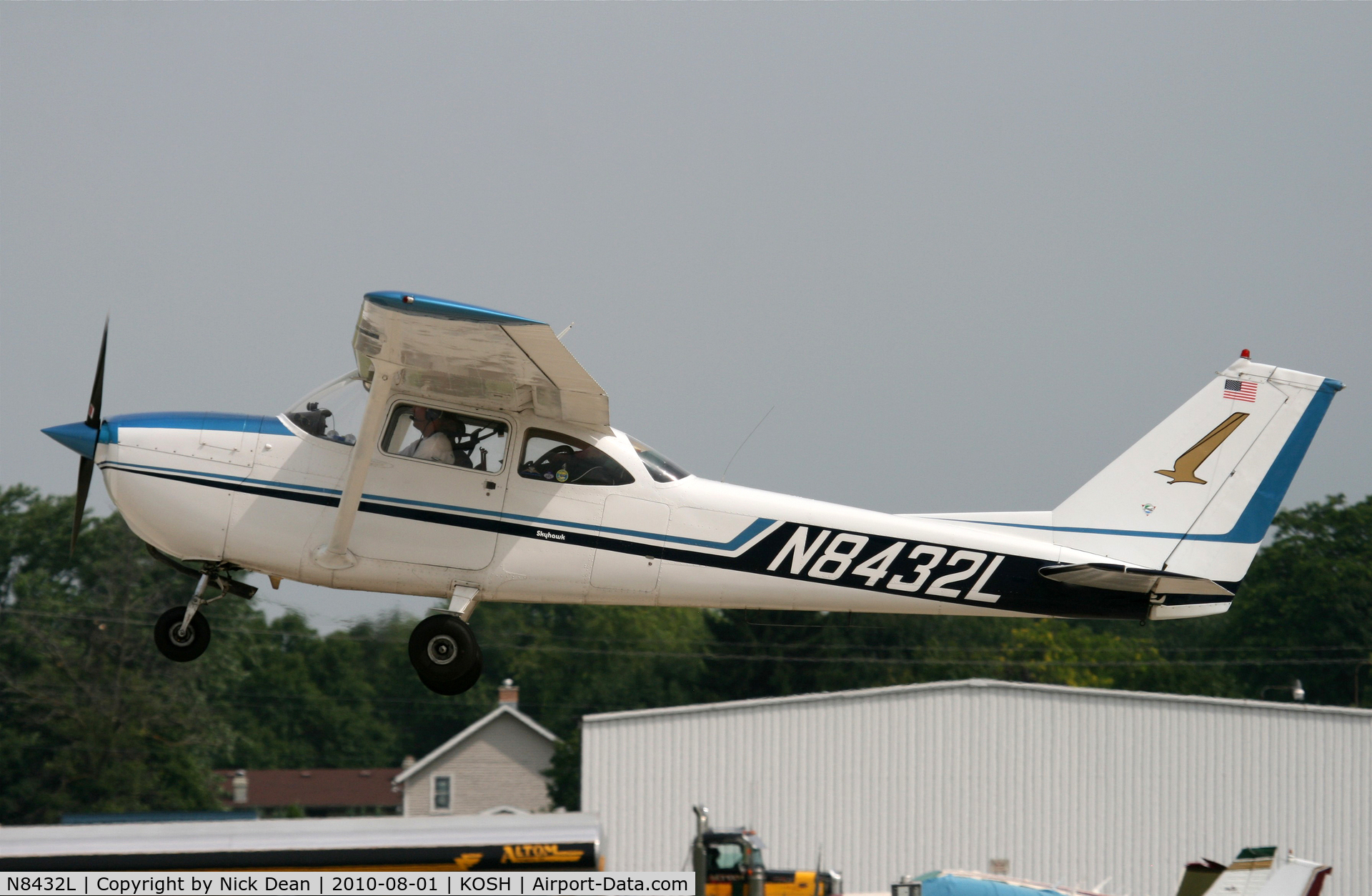 N8432L, 1968 Cessna 172I C/N 17256632, KOSH