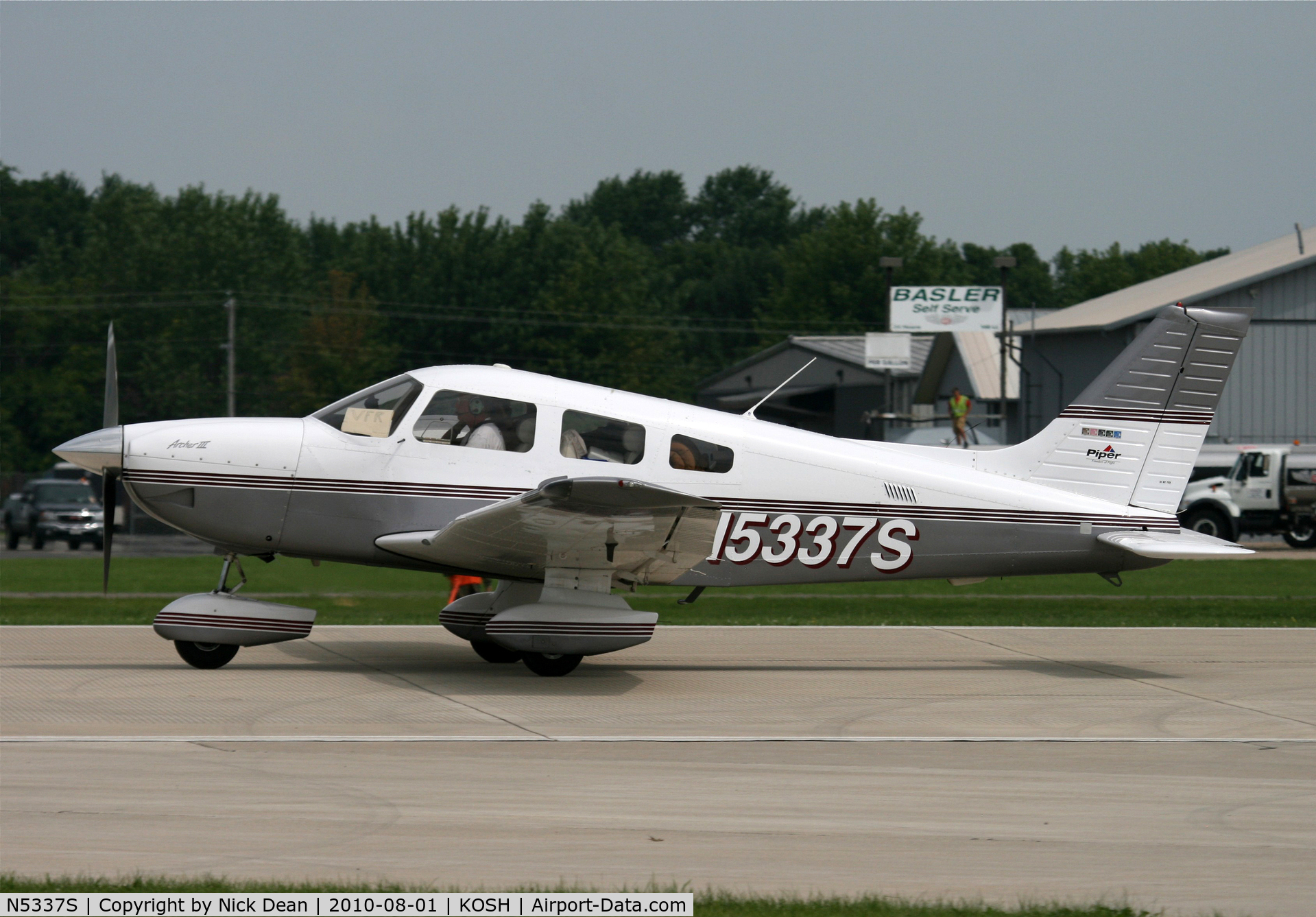 N5337S, 2001 Piper PA-28-181 Archer C/N 2843479, KOSH