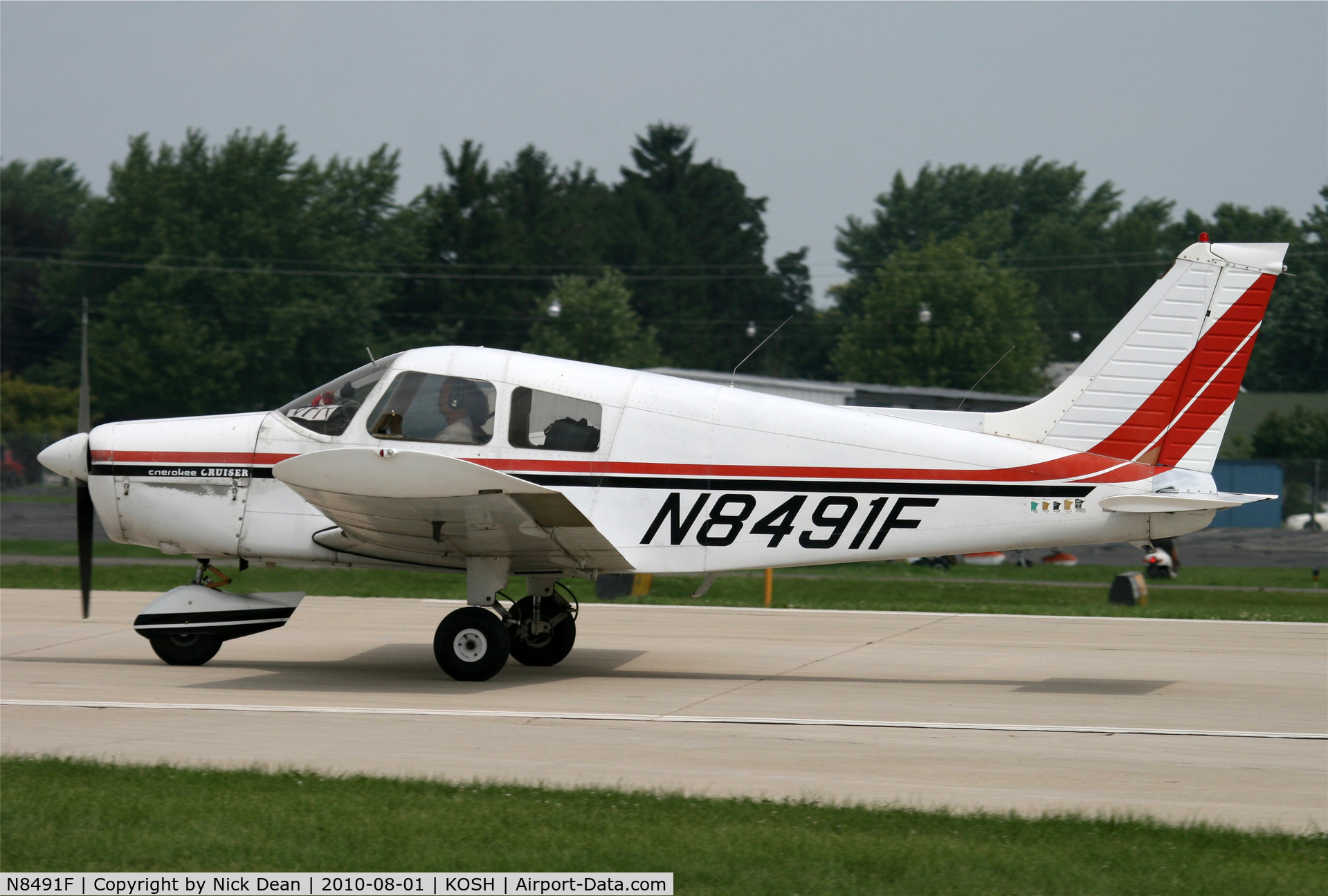 N8491F, 1976 Piper PA-28-140 C/N 28-7725117, KOSH