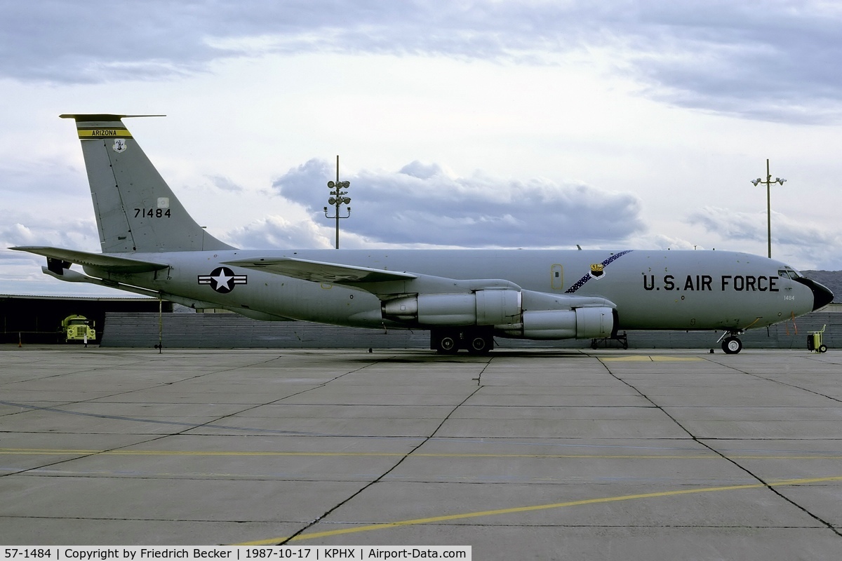 57-1484, 1958 Boeing KC-135E Stratotanker C/N 17555, 161st Air Refueling Wing KC-135E parked at Phoenix Sky Harbor