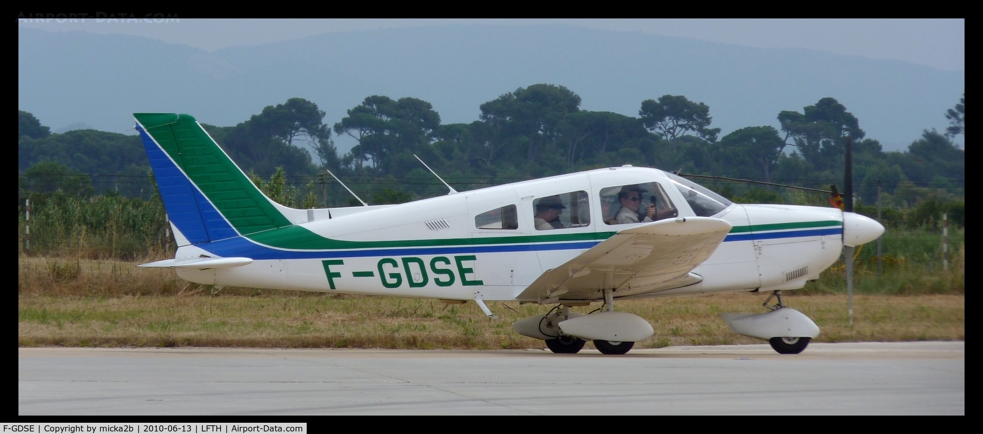 F-GDSE, Piper PA-28-181 C/N 28-7790451, Arrival.