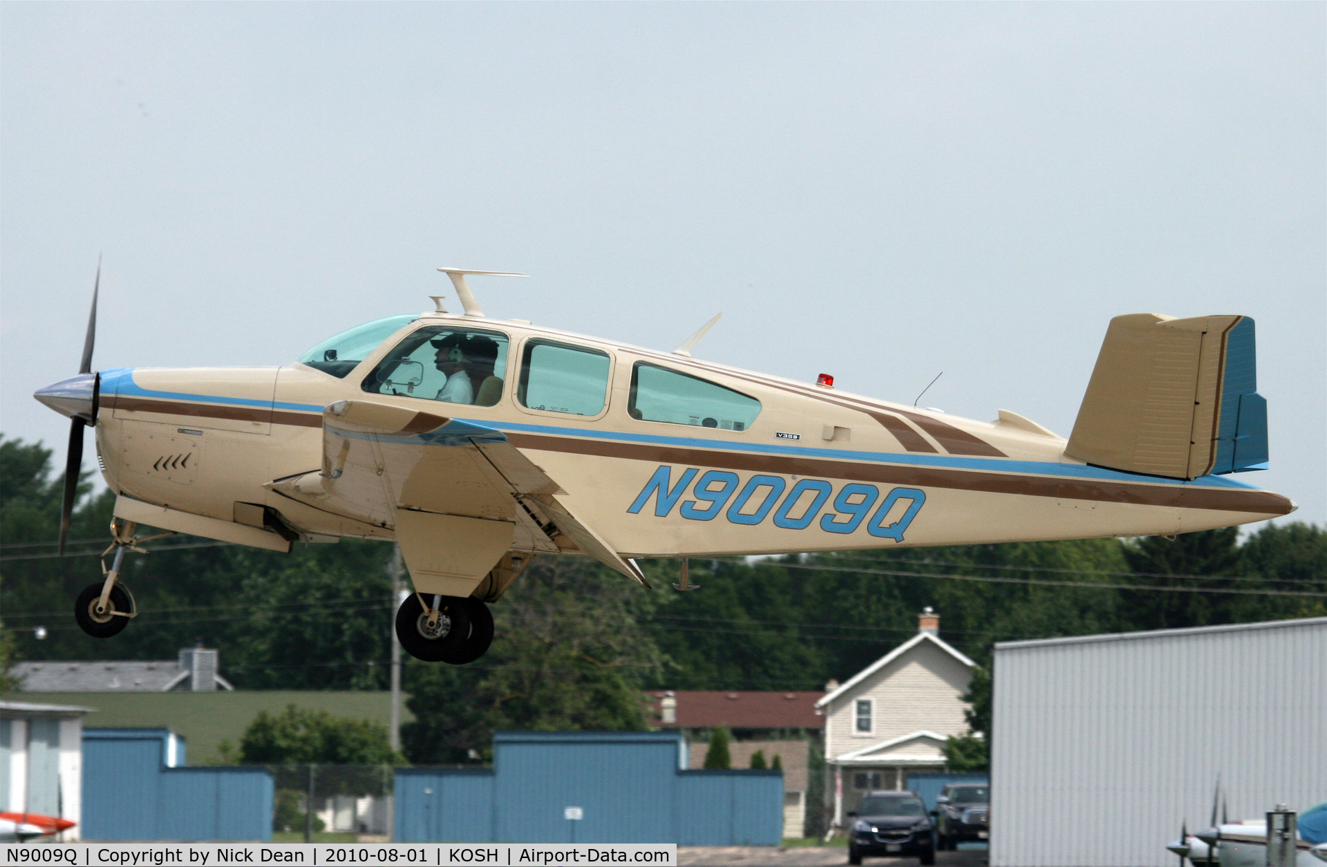 N9009Q, 1970 Beech V35B Bonanza C/N D-9169, KOSH