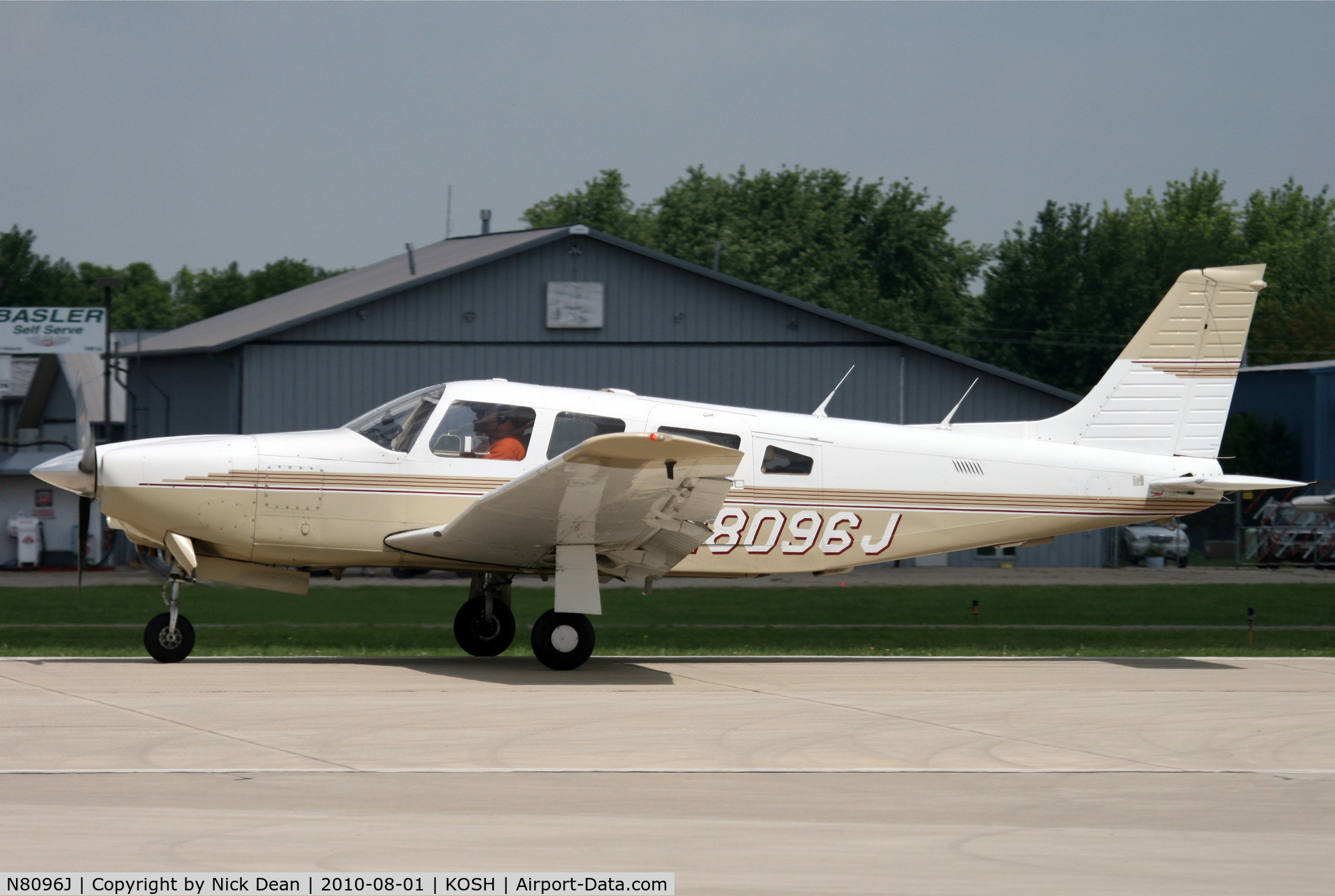 N8096J, 1979 Piper PA-32R-301T Turbo Saratoga C/N 32R-8029006, KOSH