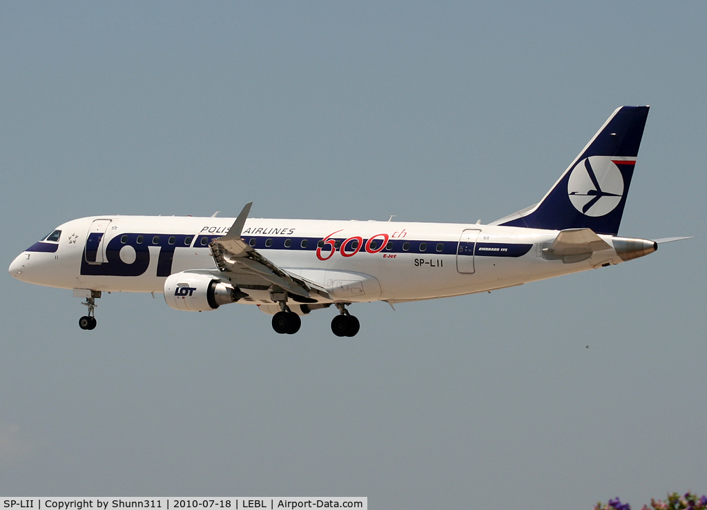 SP-LII, 2009 Embraer 175LR (ERJ-170-200LR) C/N 17000290, Landing rwy 25R... with special 600th ERJ markings