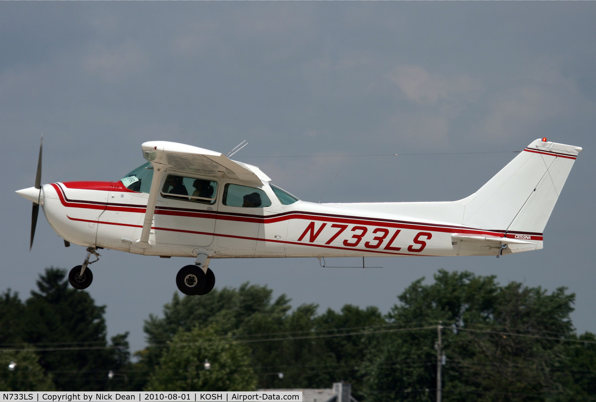N733LS, 1976 Cessna 172N C/N 17268380, KOSH