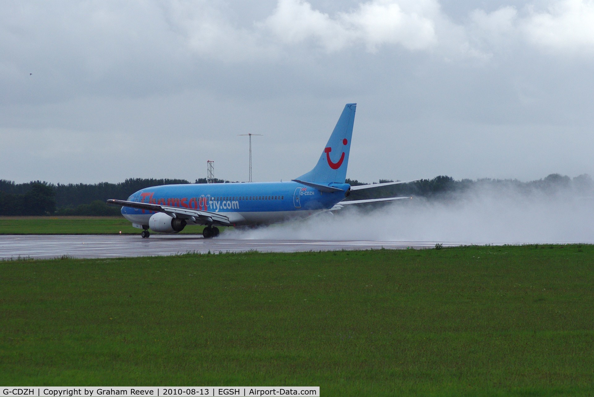 G-CDZH, 1999 Boeing 737-804 C/N 28227, Kicking up spray on a wet take off.