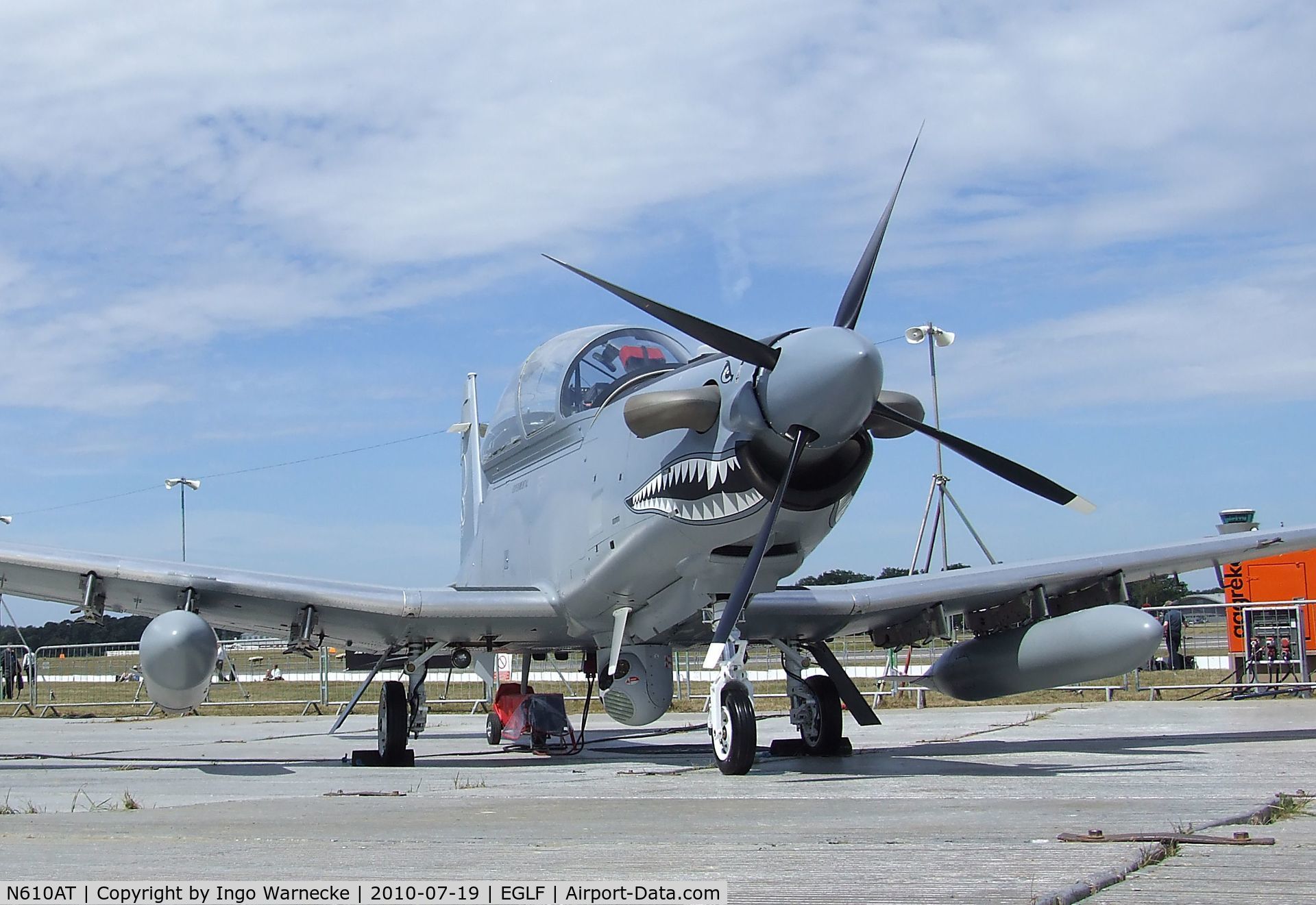 N610AT, 2009 Beechcraft AT-6 Wolverine C/N AT-1, Raytheon 3000 AT-6B Texan II COIN-aircraft at Farnborough International 2010