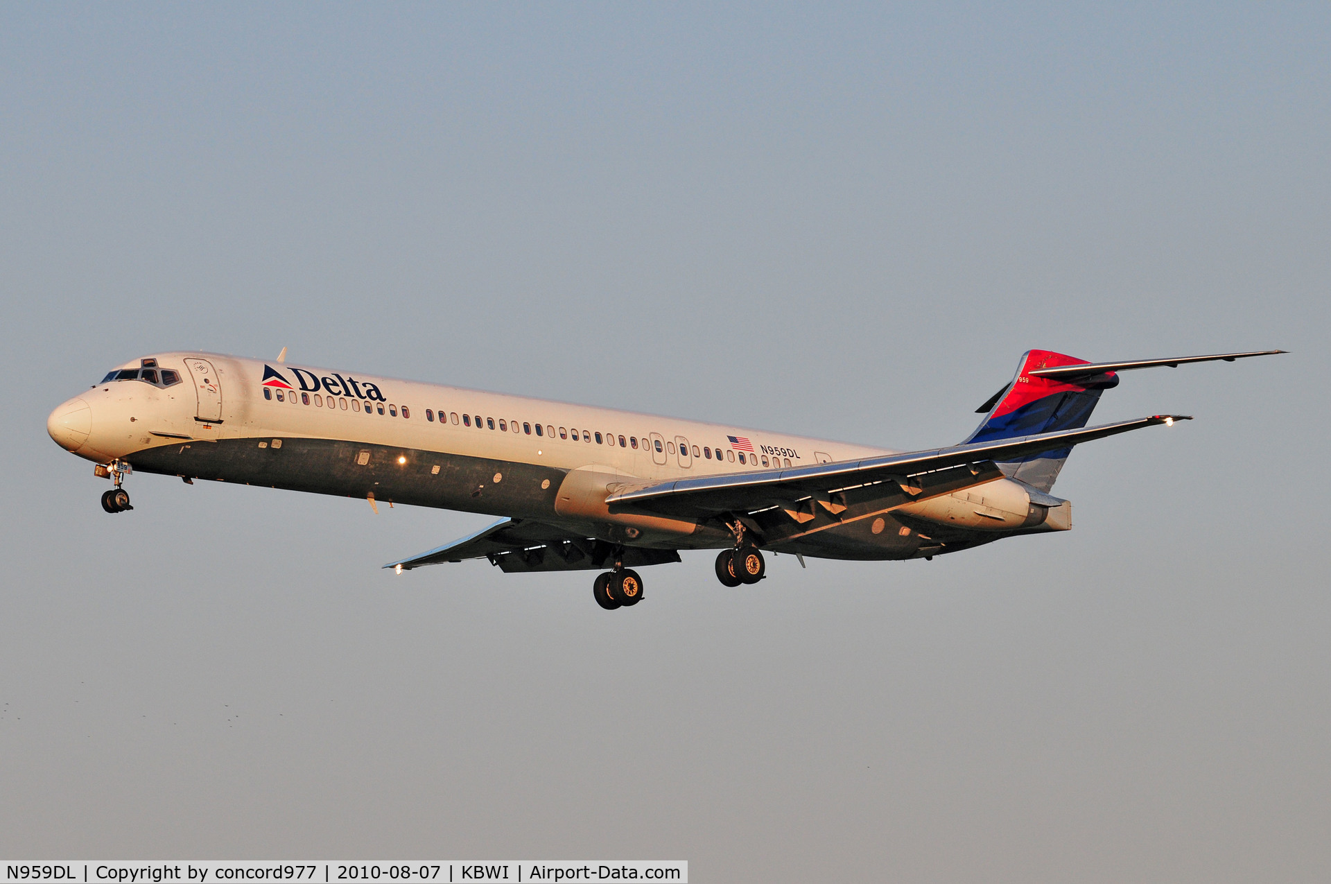 N959DL, 1990 McDonnell Douglas MD-88 C/N 49978, Seen at KBWI on 8/7/2010