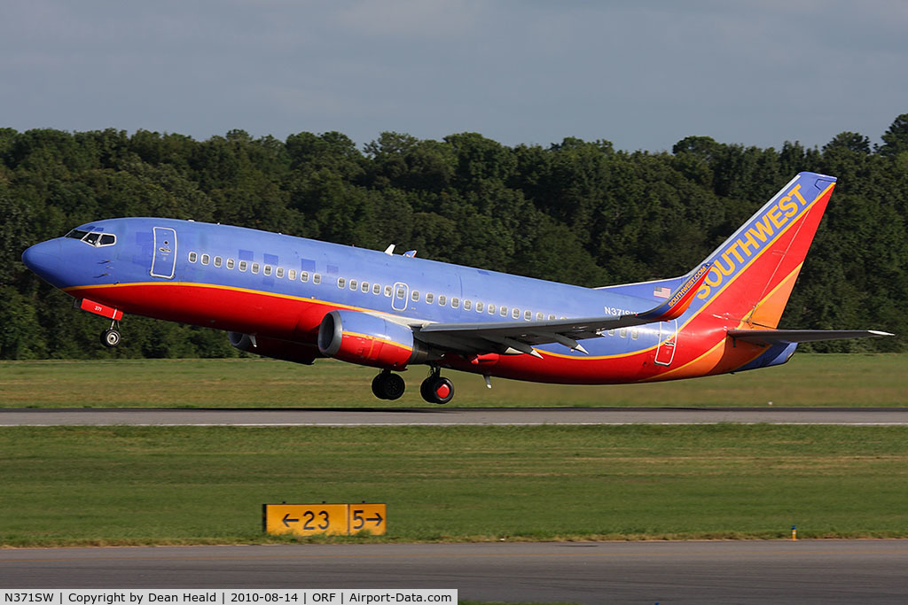 N371SW, 1993 Boeing 737-3H4 C/N 26598, Southwest Airlines N371SW (FLT SWA2563) departing RWY 5 en route to Tampa Int'l (KTPA).