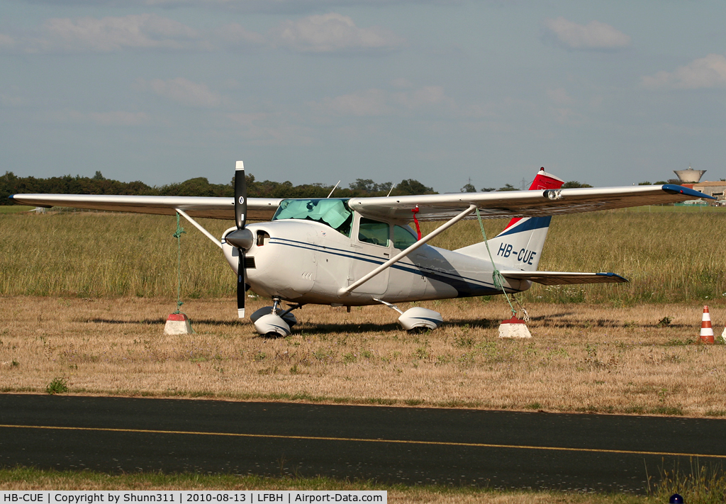 HB-CUE, 1968 Cessna 182M Skylane C/N 18259376, Parked on the grass...