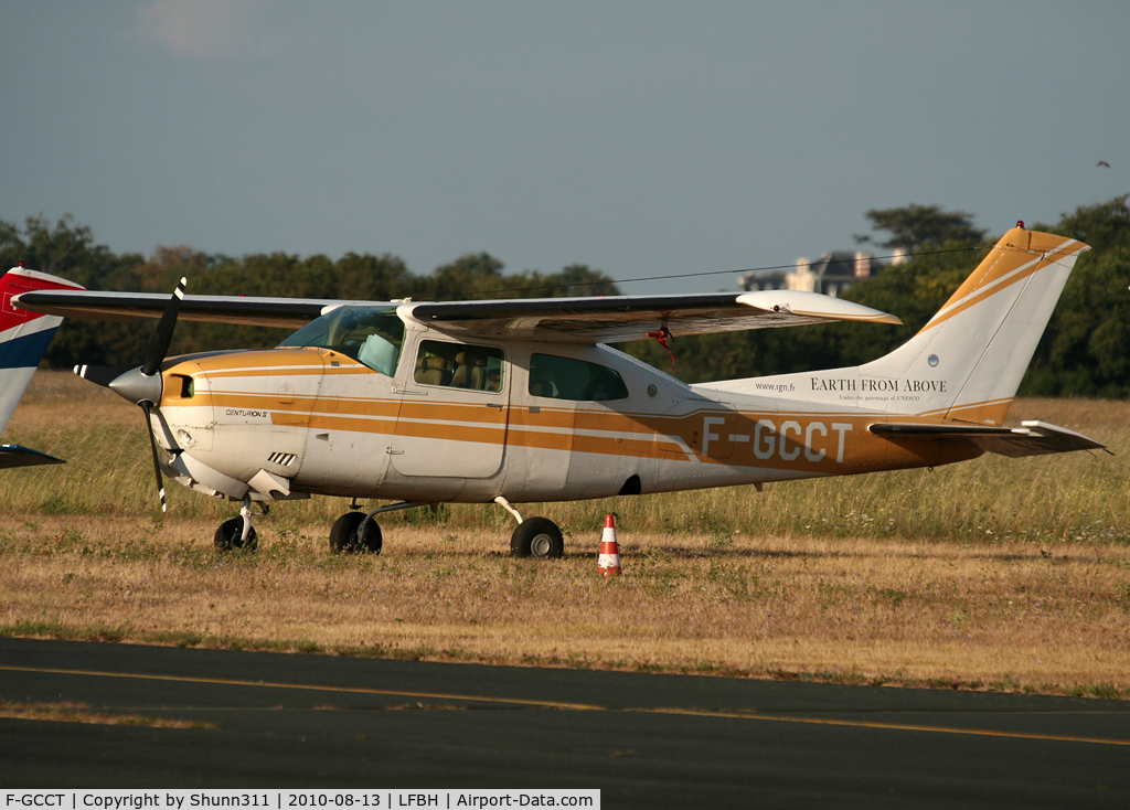 F-GCCT, 1979 Cessna 210N Centurion C/N 21062969, Parked on the grass and used by IGN - Institut Geographique National ;)