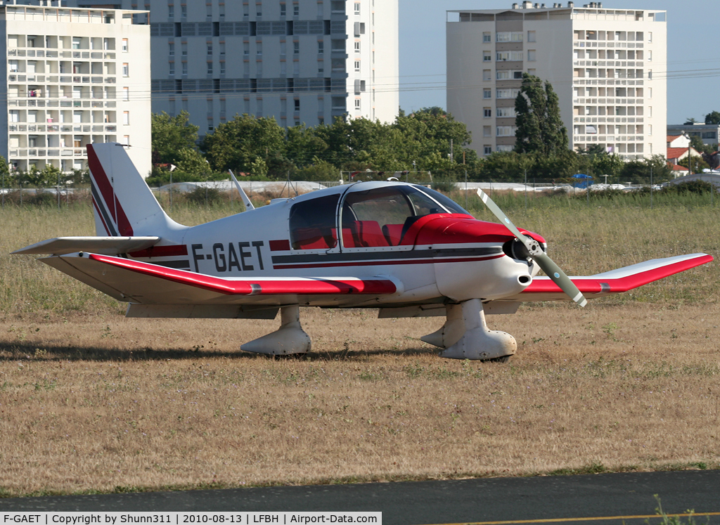 F-GAET, Robin DR-400-140B Major C/N 1164, Parked on the grass...