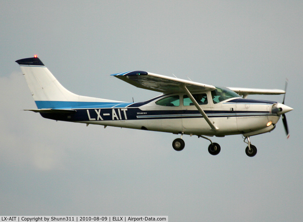 LX-AIT, Cessna TR182 Turbo Skylane RG Turbo Skylane RG C/N R18201415, Landing rwy 24