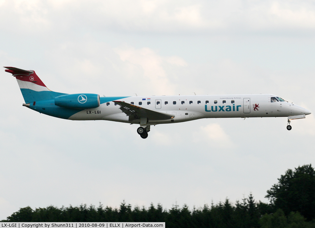 LX-LGI, 2000 Embraer EMB-145LU (ERJ-145LU) C/N 145369, Landing rwy 24