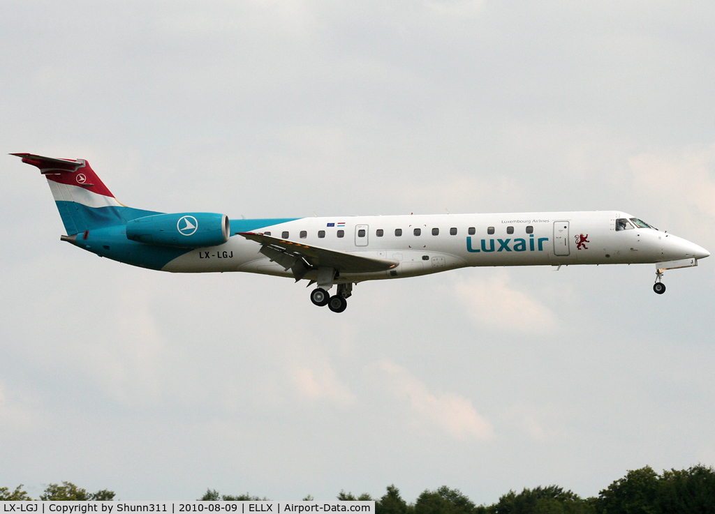 LX-LGJ, 2001 Embraer EMB-145LU (ERJ-145LU) C/N 145395, Landing rwy 24