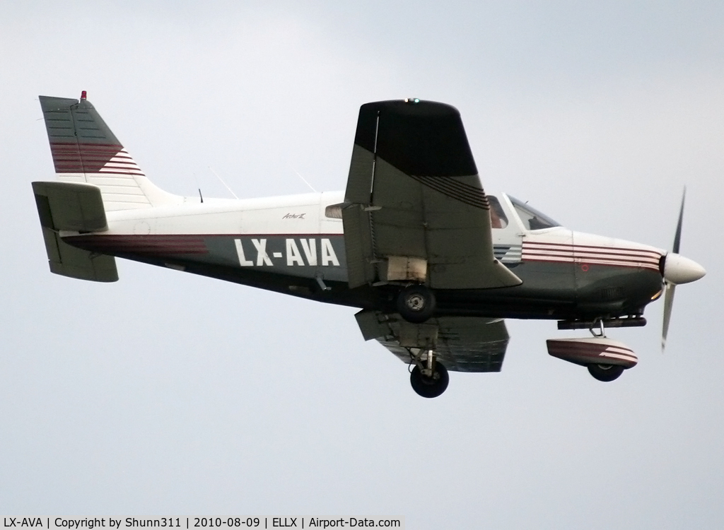LX-AVA, Piper PA-28-181 Archer II C/N 2890157, Landing rwy 24