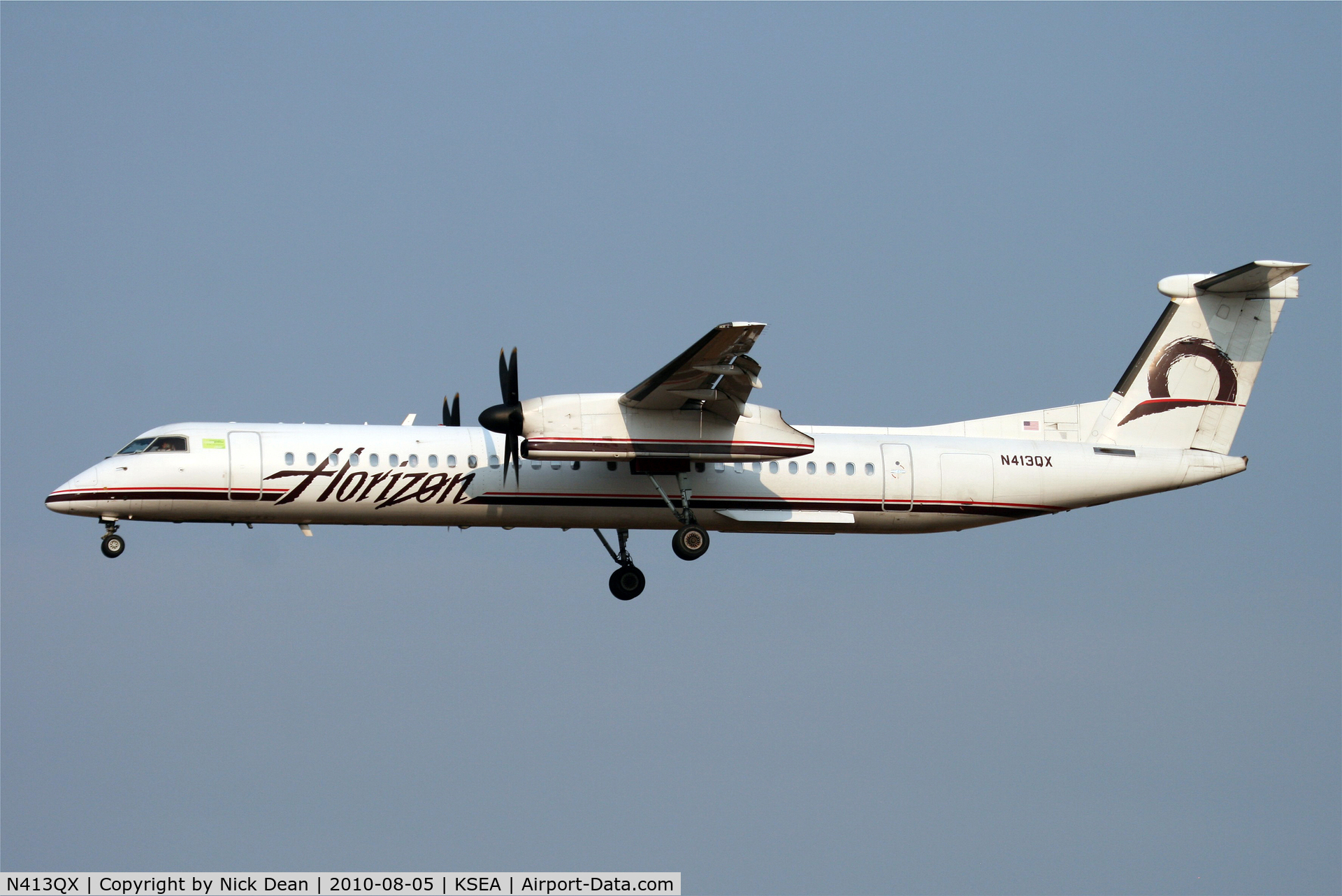 N413QX, 2002 Bombardier DHC-8-402 Dash 8 C/N 4060, KSEA