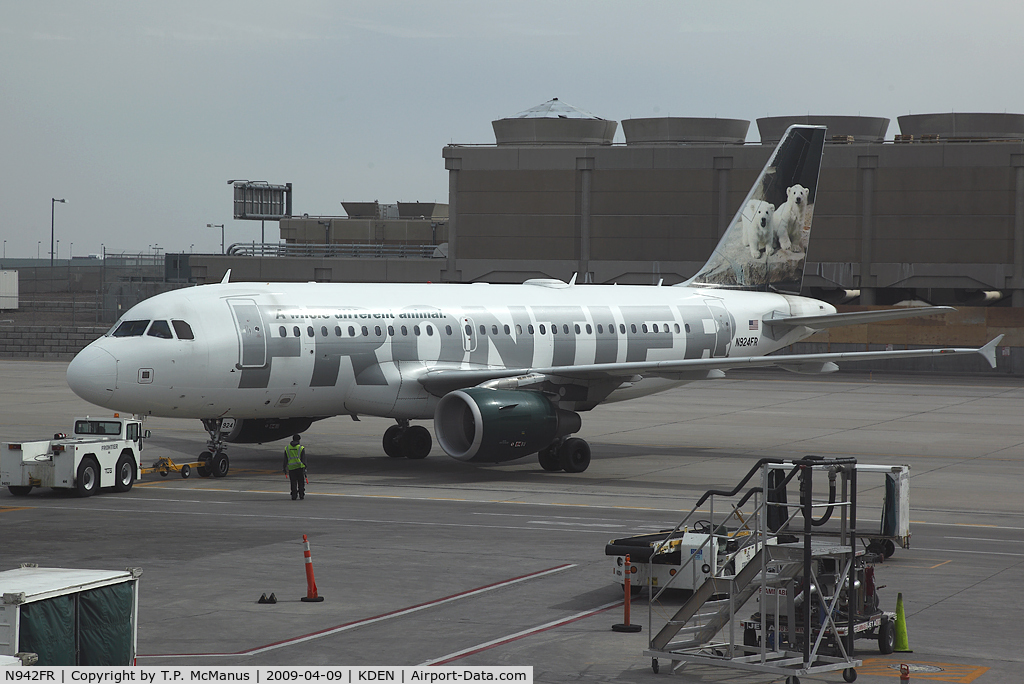 N942FR, 2005 Airbus A319-111 C/N 2497, Frontier A-319 pushing back from the gate at KDEN.