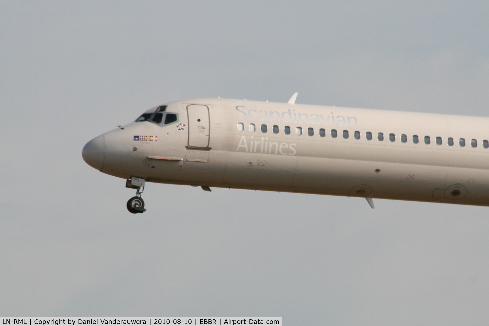 LN-RML, 1991 McDonnell Douglas MD-82 (DC-9-82) C/N 53002, Arrival of flight SK593 to RWY 25L