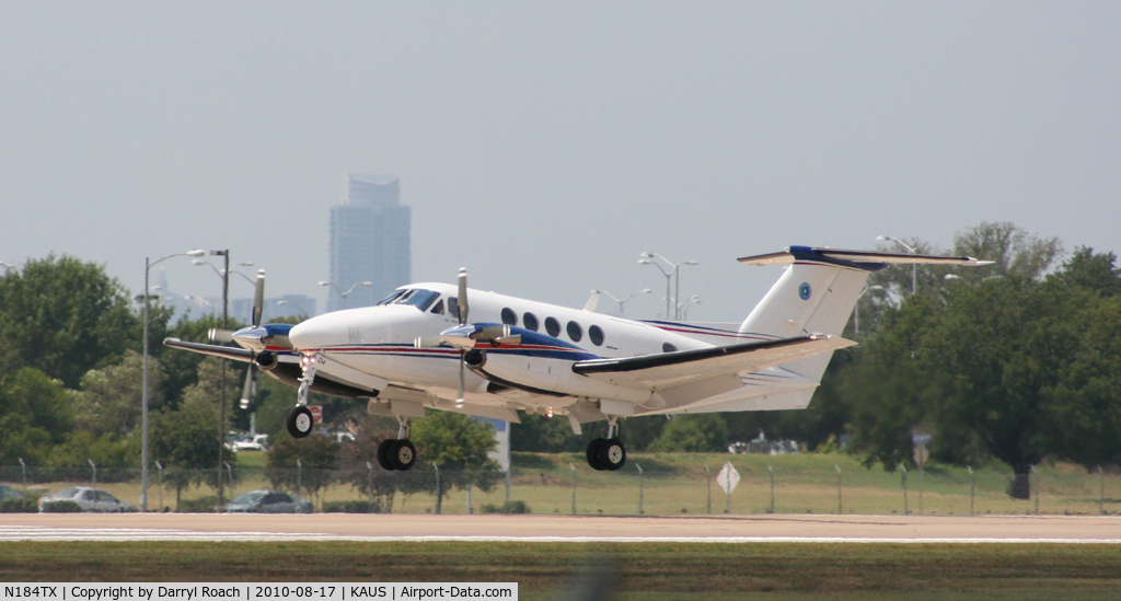 N184TX, 1985 Beech B200 King Air C/N BB-1241, State-owned Beech flares over 17L.