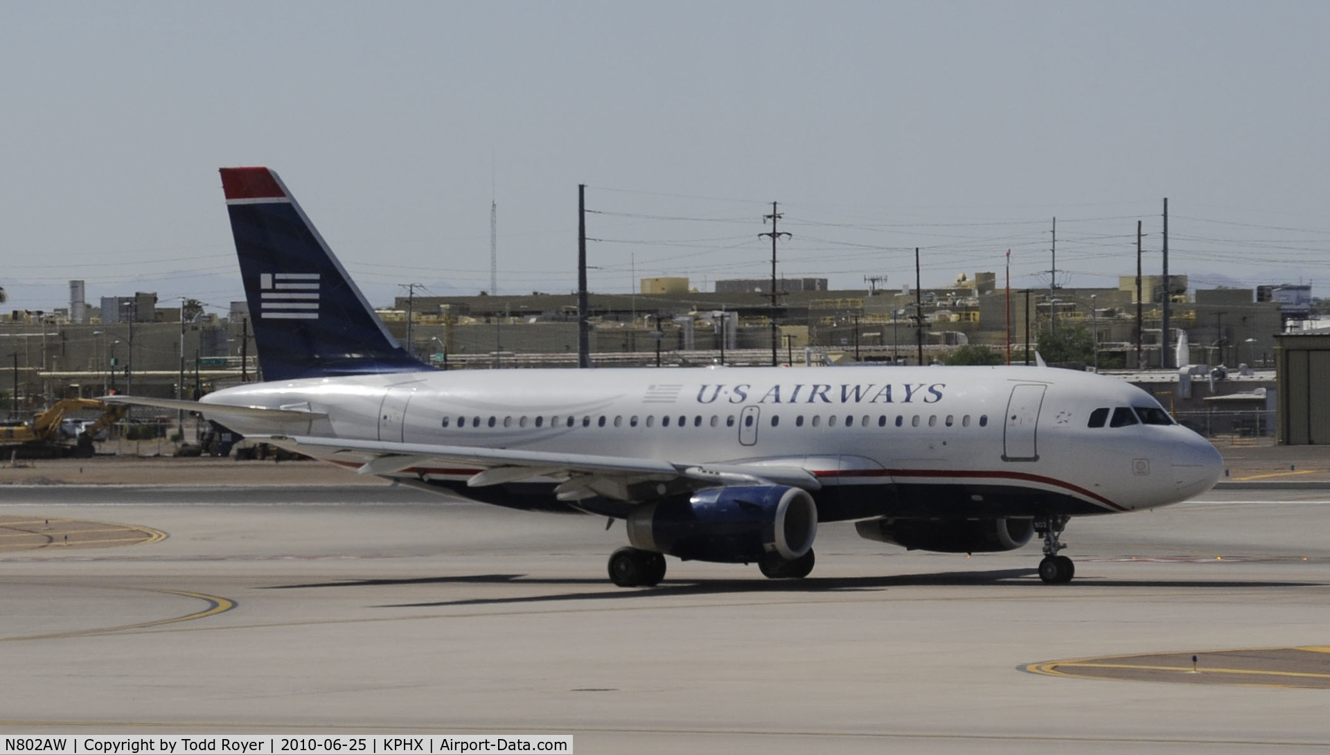 N802AW, 1998 Airbus A319-132 C/N 0924, Taxiing at PHX